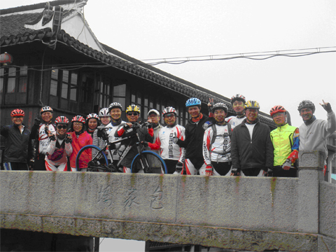 上海分公司组织自行车骑行活动迎建党节